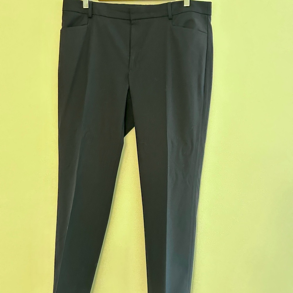 Banana Republic Women’s Navy Blue Cropped Dress Pants